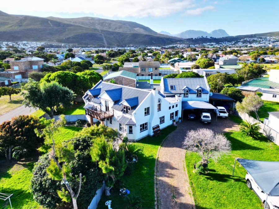 6 Bedroom Property for Sale in Sandbaai Western Cape